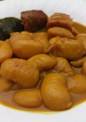 Una foto de Fabada asturiana