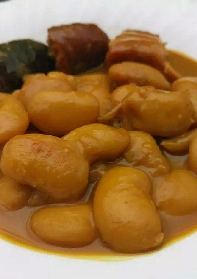 Una foto de Fabada asturiana