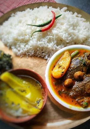 আলু-বেগুন-বড়ি দিয়ে কৈ মাছের ঝোল (aloo begun bori diye koi macher jhol recipe in Bengali) রেসিপির প্রধান ছবি