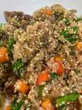 Quinoa com legumes matinada de carne asiática