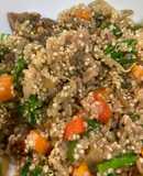 Quinoa com legumes matinada de carne asiática