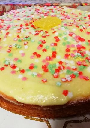Foto principal de Bizcocho de limón con relleno y capa exterior de crema de limón