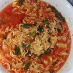 รูปของ Mie Kari Red Zone