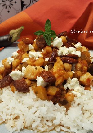 Une photo de Poêlée de pois chiches aux aubergines poulet et chorizo