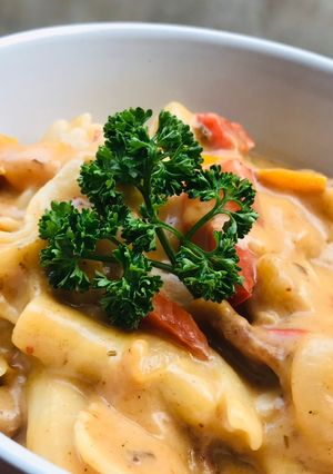 A picture of Chicken Pasta Alfredo (extra creamy).