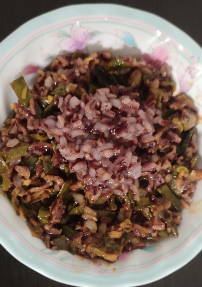 சிவப்பு கவுணி அரிசி, அவரைக்காய்  சாதம் செய்முறை முக்கிய புகைப்படம்