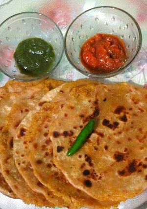 A picture of Mooli ke Parathe.