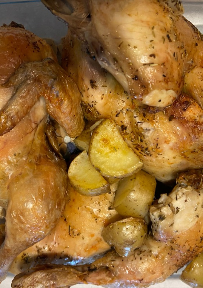 Una foto de Pollo al horno con patatas