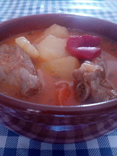Una foto de Costillas adobadas caseras con patatas