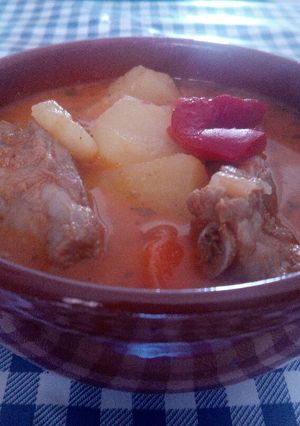 Foto principal de Costillas adobadas caseras con patatas