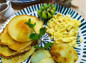 美式鬆餅早餐拼盤 的食譜成品照片