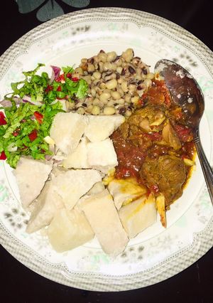 A picture of Cooked yam & beans, stew & veggies🥗.