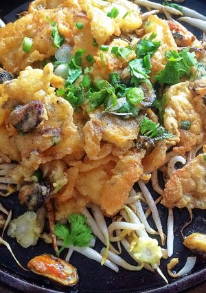 A picture of Sizzling Mussel Pancake.