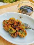 Kui Chai Todd: กุ่ยช่ายทอด (Deep Fried Chinese Garlic Chive Cakes)