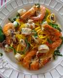 Linguine com açafrão com camarão, lulas e manjericão