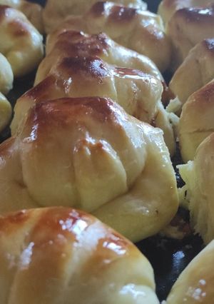 Una foto de Medialunas rellenas con membrillo y dulce de leche