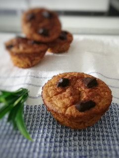 Una foto de Magdalenas de plátano y avena