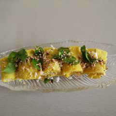 A picture of Khandvi.