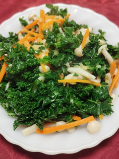 捲葉羽衣甘藍(Curly kale)拌炒白玉菇 的食譜成品照片