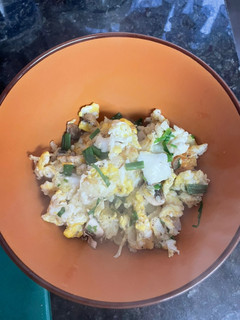 Una foto de Huevos revueltos con verduras