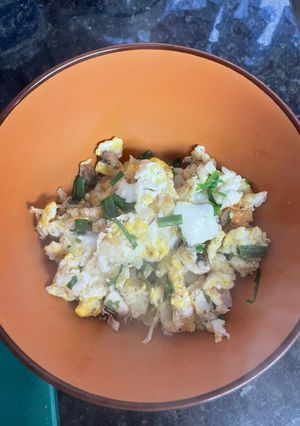 Una foto de Huevos revueltos con verduras