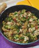 Овощное рагу с брокколи, кабачком и зелёным горошком