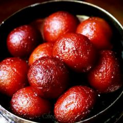 A picture of Bread ke soft gulabjamun.