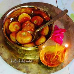 A picture of Balushahi mishti.