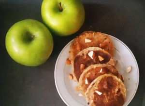 Una foto de Pancakes de manzana (versión vegana).🍏
