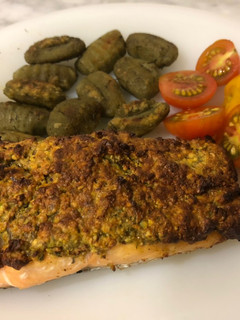 Una foto de Salmón con costra de pistacho en airfryer