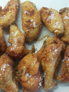 Una foto de Alitas de pollo fritas