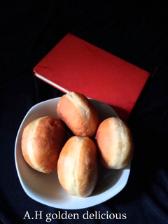 A picture of Bomboloni.