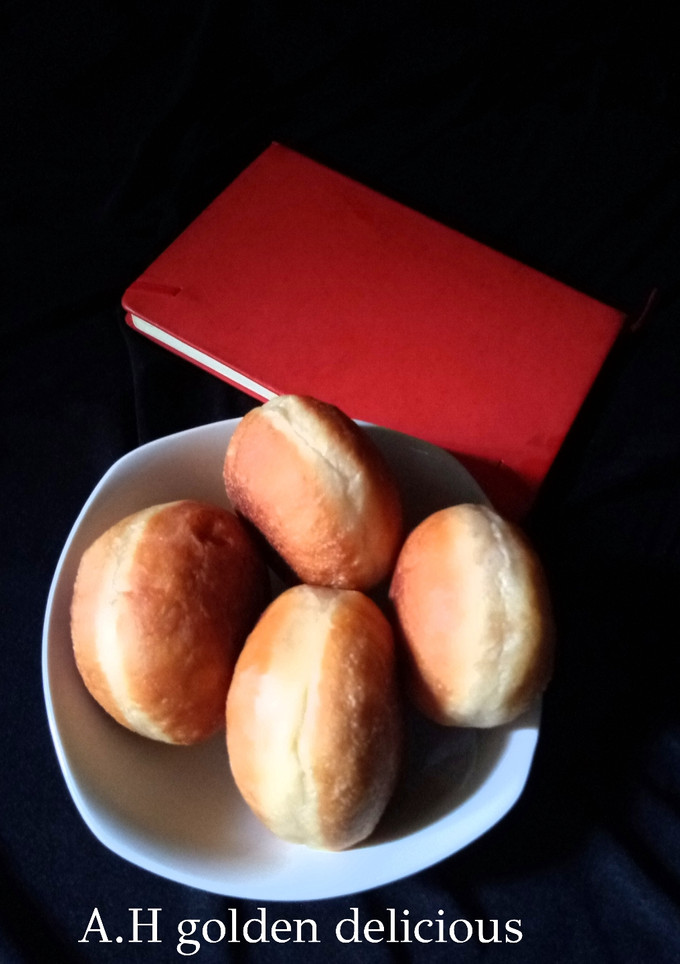 A picture of Bomboloni.
