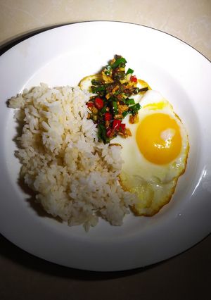 Foto resep Nasi Telur Ceplok dengan Scallion Oil