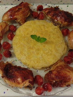 Una foto de Picantón y tomatitos asados con tortilla de patatas al estilo de mi madre