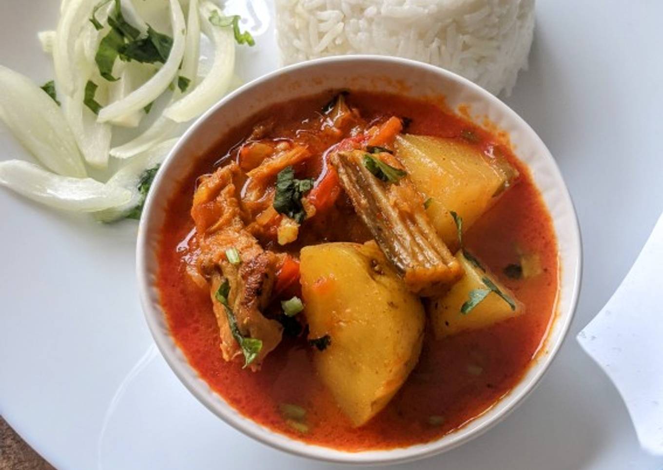 Bombil batata rassa (dry Bombay duck curry)