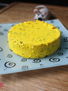 Una foto de Queso fresco amarillo de orégano