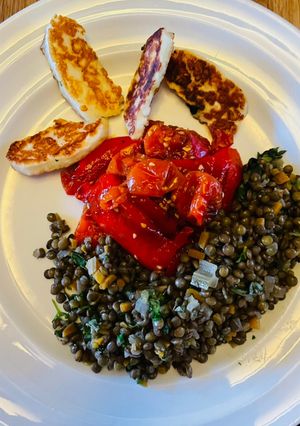 A picture of Roast peppers, tomatoes and lentils.