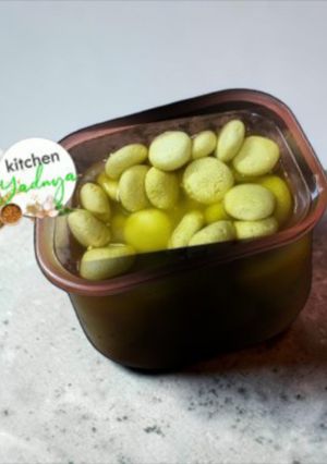 A picture of Kesar Rasgulla.