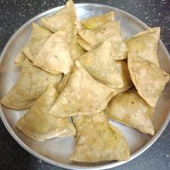 A picture of Cheese Corn Samosas.