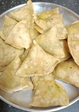 A picture of Cheese Corn Samosas.