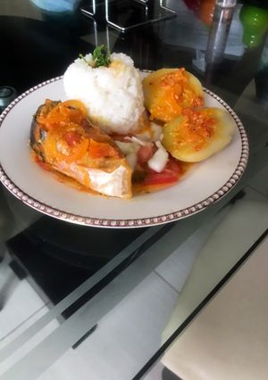 Una foto de Bagre en Salsa Criolla