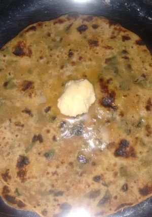 A picture of Methi ke paranthe.