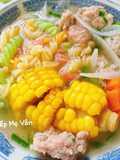 Nui nấu mọc,thịt băm,bắp và cà rốt