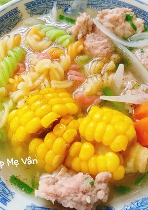 Hình của món Nui nấu mọc,thịt băm,bắp và cà rốt.