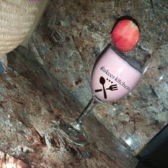 A picture of Strawberry smoothie.