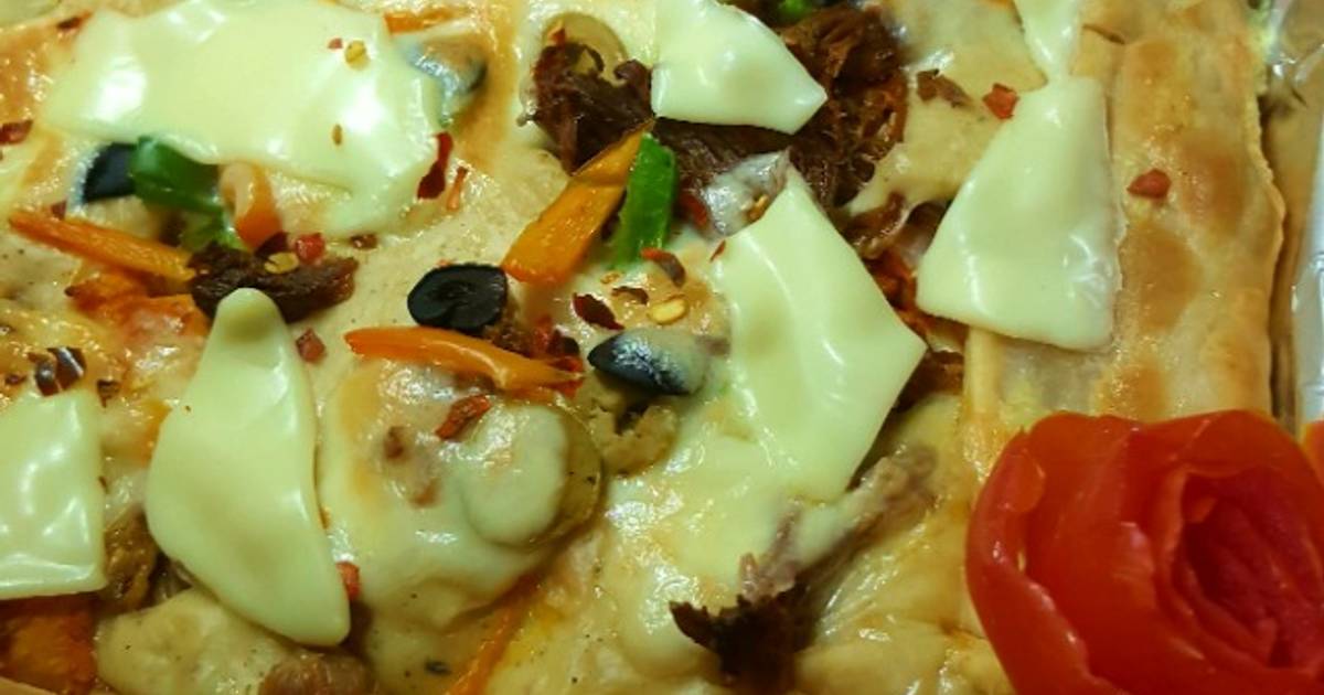 Puff pastry BBQ chicken pizza Recipe by Saadia Ehtasham Cookpad