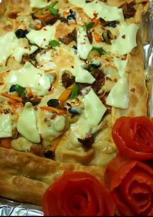 A picture of Puff pastry BBQ chicken pizza.