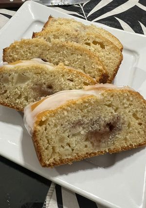 Una foto de Budín de peras y mermelada de frutilla súper esponjoso!!!