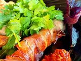 Ковбаски запечені у беконі